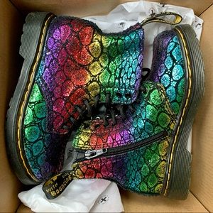 Dr. Martens Pascal Croc Metallic Suede toddler size US9 only worn twice